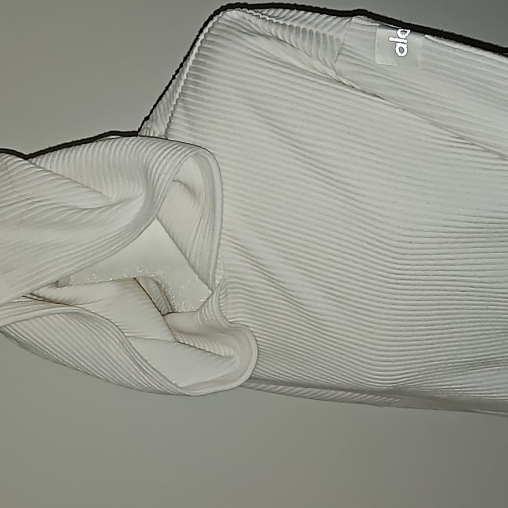 Alo yoga Muse hoodie size small.